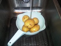 wash potatoes